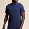 ⁦TOMMY HILFIGER טישרט סמל קטן שרוול קצר⁩ – תמונה ⁦2⁩