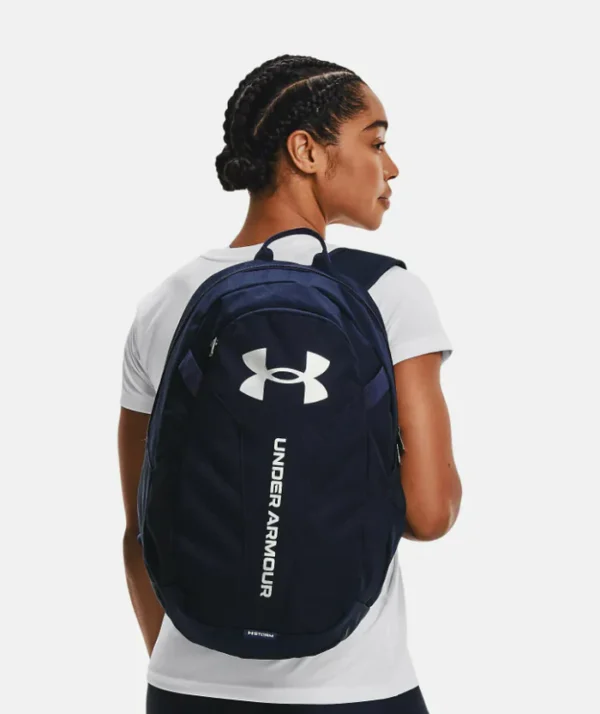תיק גב ספורטיבי עם תא למחשב נייד מבית Under Armour דגם Hustle Lite Backpack 26L
